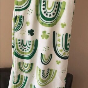 Max Studio Thro Blanket 60”x70” Irish st Patrick’s Day Clover Plush Rainbow